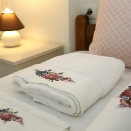 White Maisonette Holiday home Afytos