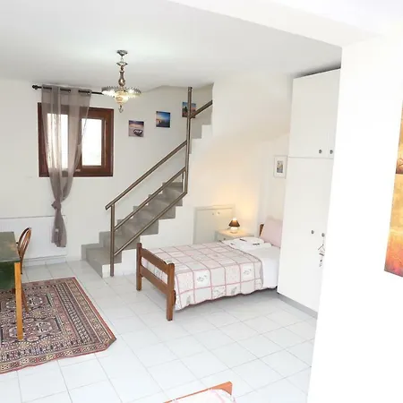 White Maisonette Holiday home Afytos